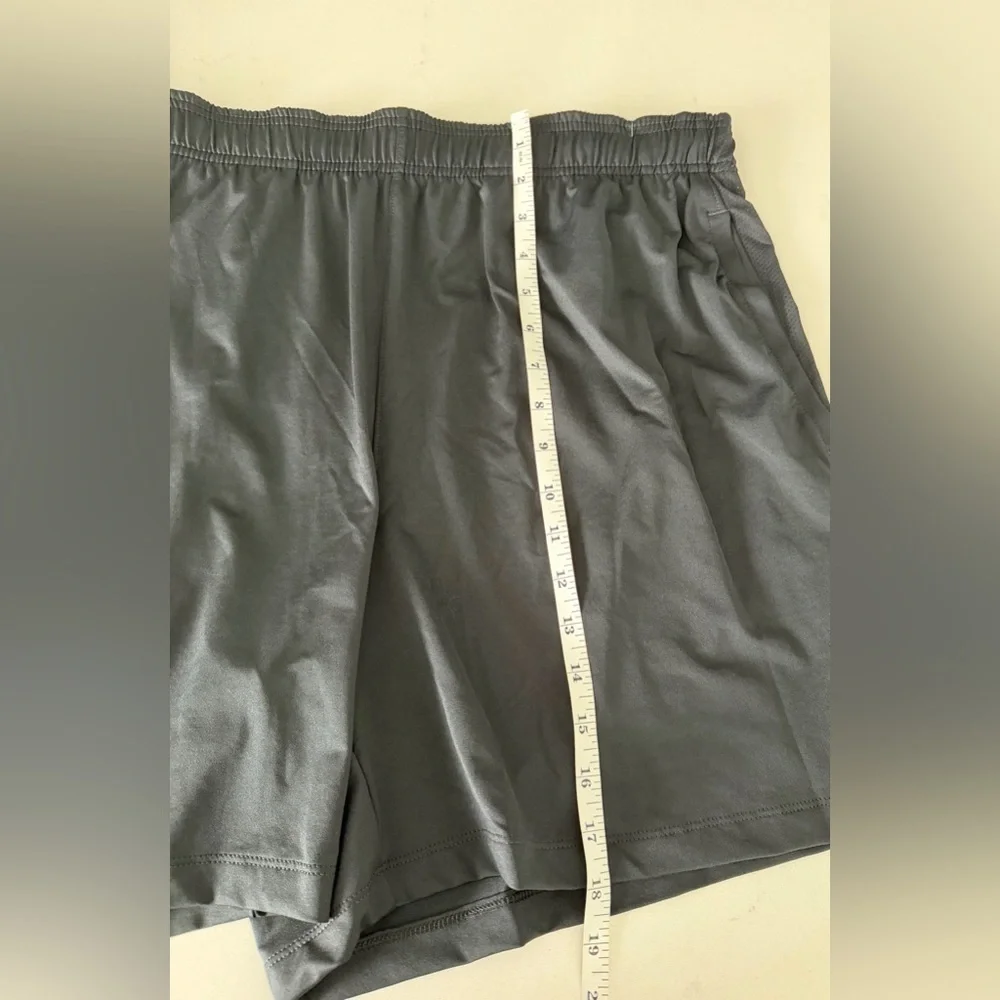 Under Armour UA Tech Vent 6in Shorts Men’s  2XL NWT